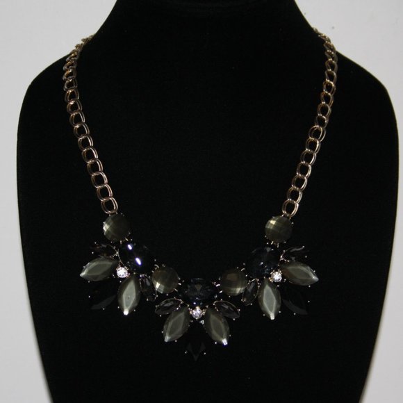 Beautiful gold and green and black rhinestone bib style necklace 18-20" - Picture 1 of 5